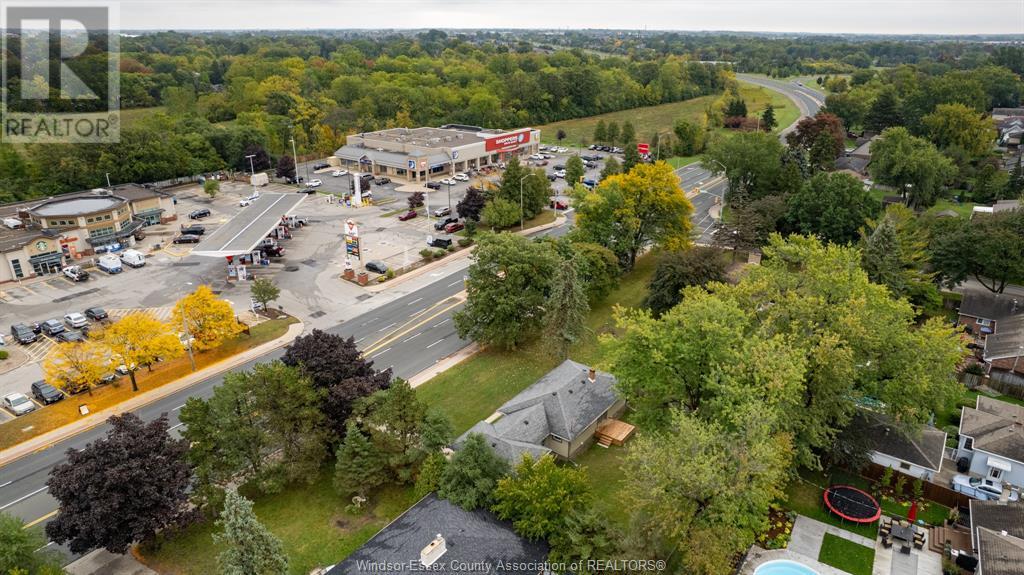 3945-85 Dougall Avenue Property Photo 7