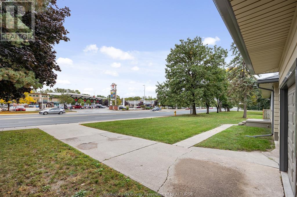 3945-85 Dougall Avenue Property Photo 13