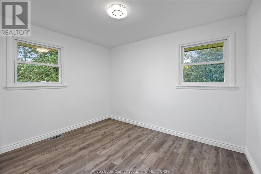 3945-85 Dougall Avenue Property Photo 27