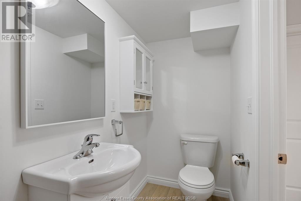 3945-85 Dougall Avenue Property Photo 31