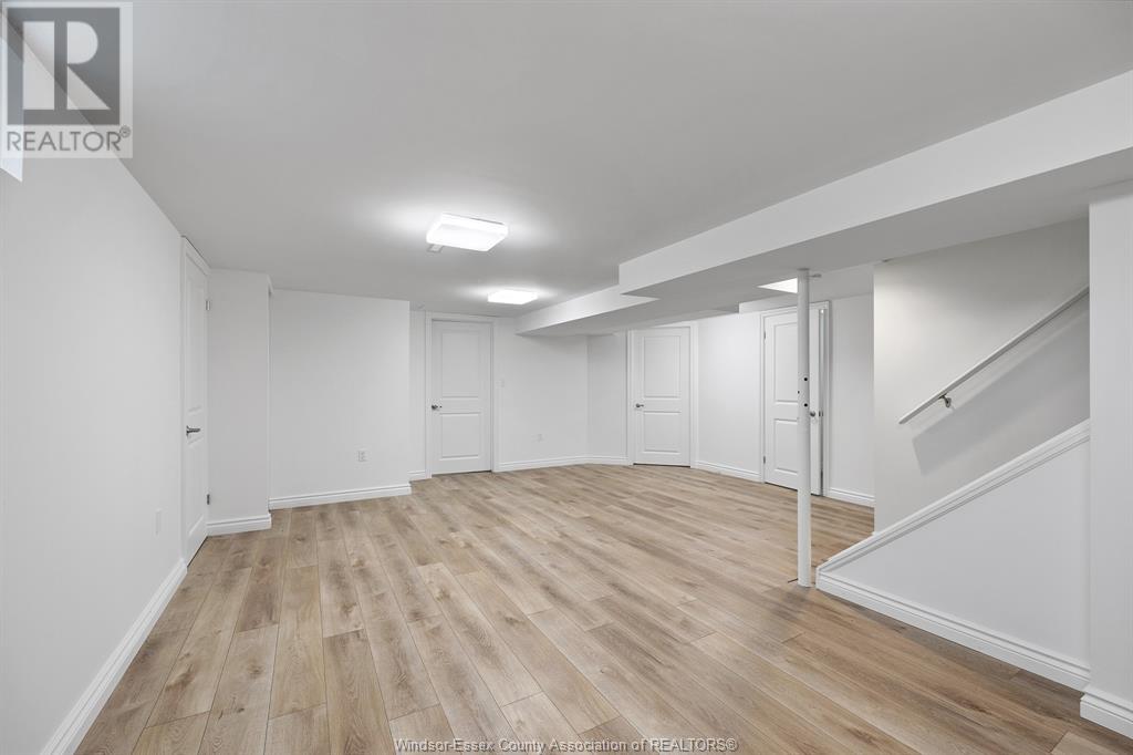 3945-85 Dougall Avenue Property Photo 32