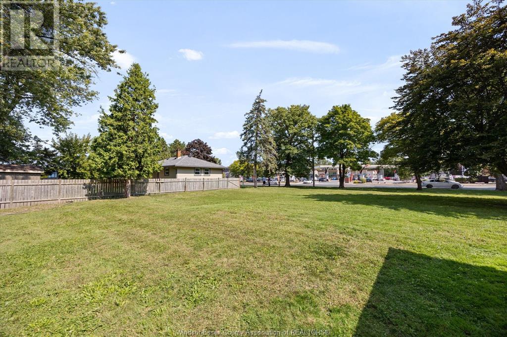 3945-85 Dougall Avenue Property Photo 39