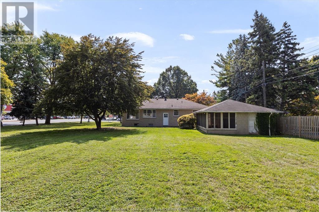 3945-85 Dougall Avenue Property Photo 40