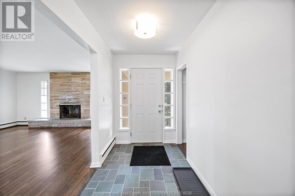 3945-85 Dougall Avenue Property Photo 41