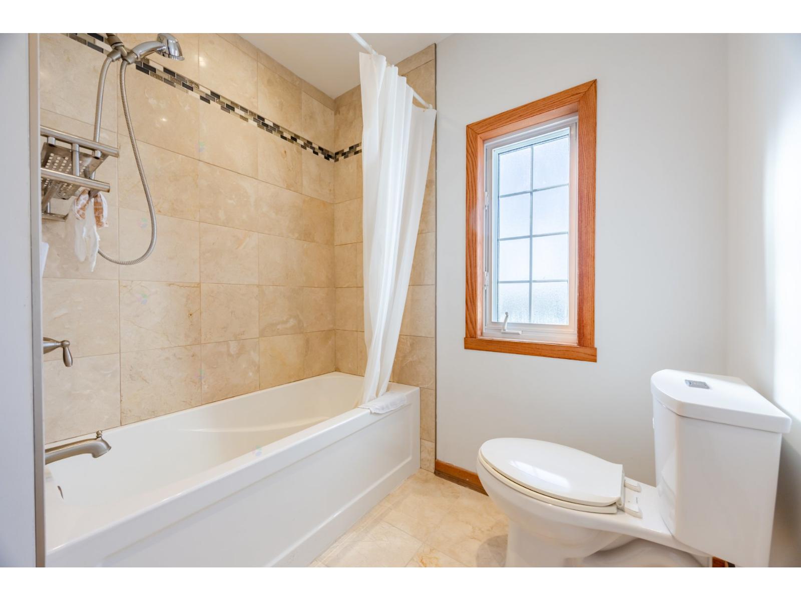 305 Av. Victor-hugo Property Photo 32