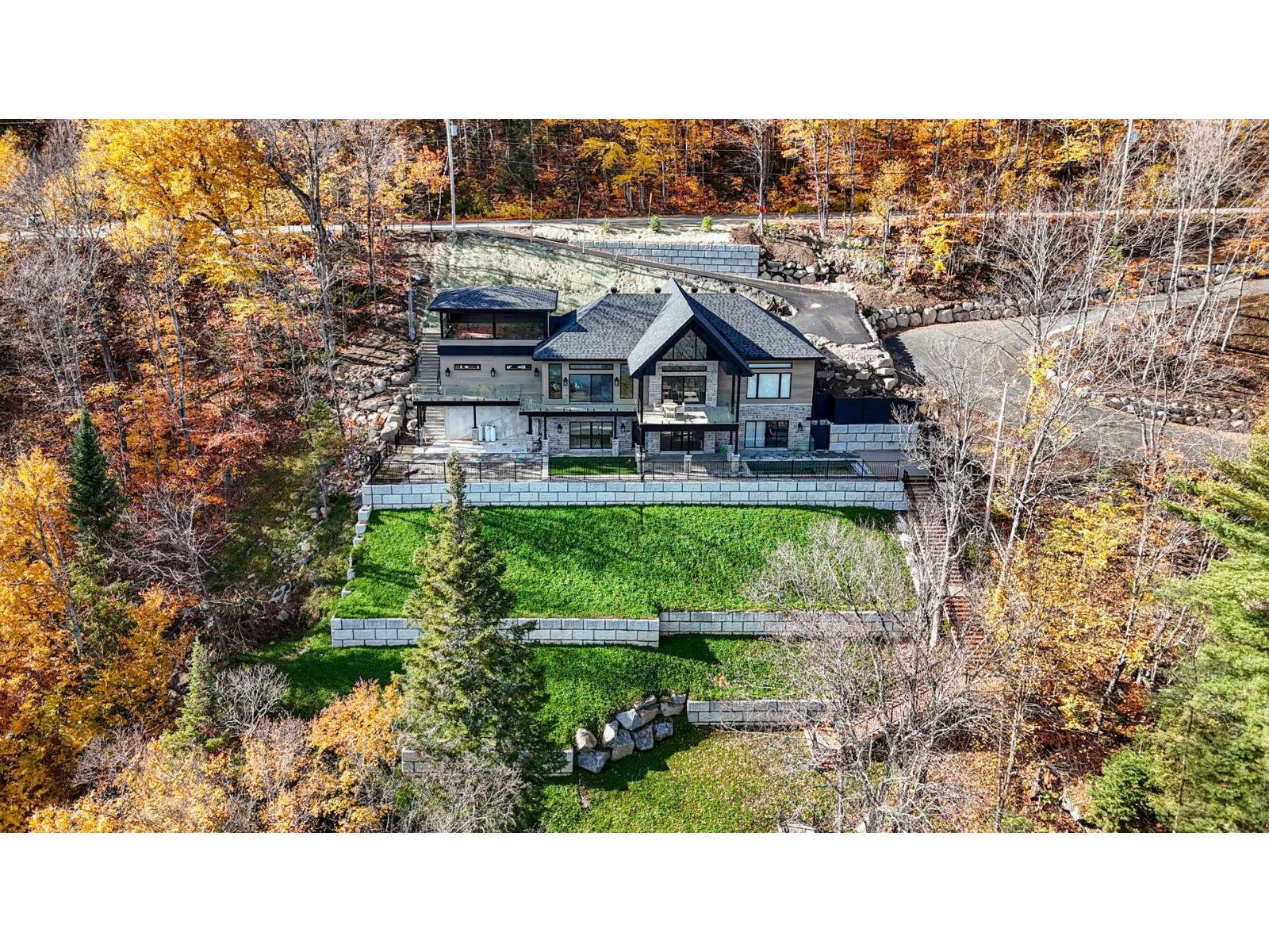 1582 Ch. Régimbald Property Photo