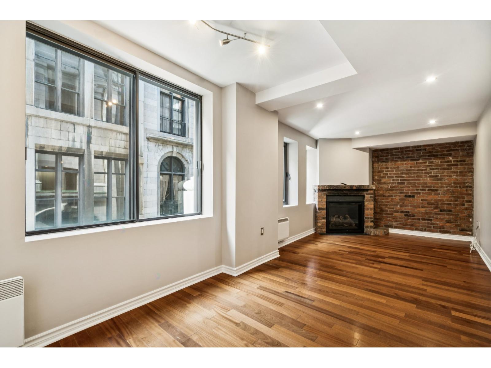 460 Rue St-Jean, #301 Property Photo 1