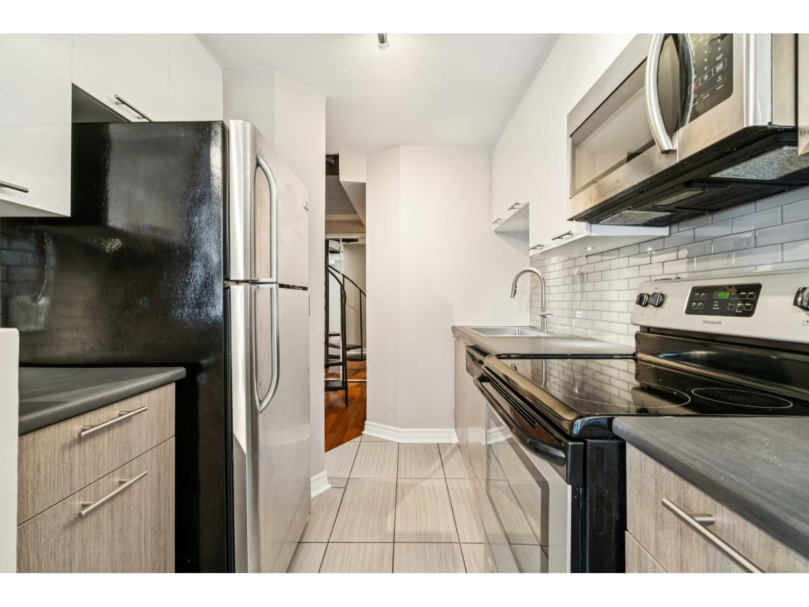 460 Rue St-jean, #301 Property Photo 6