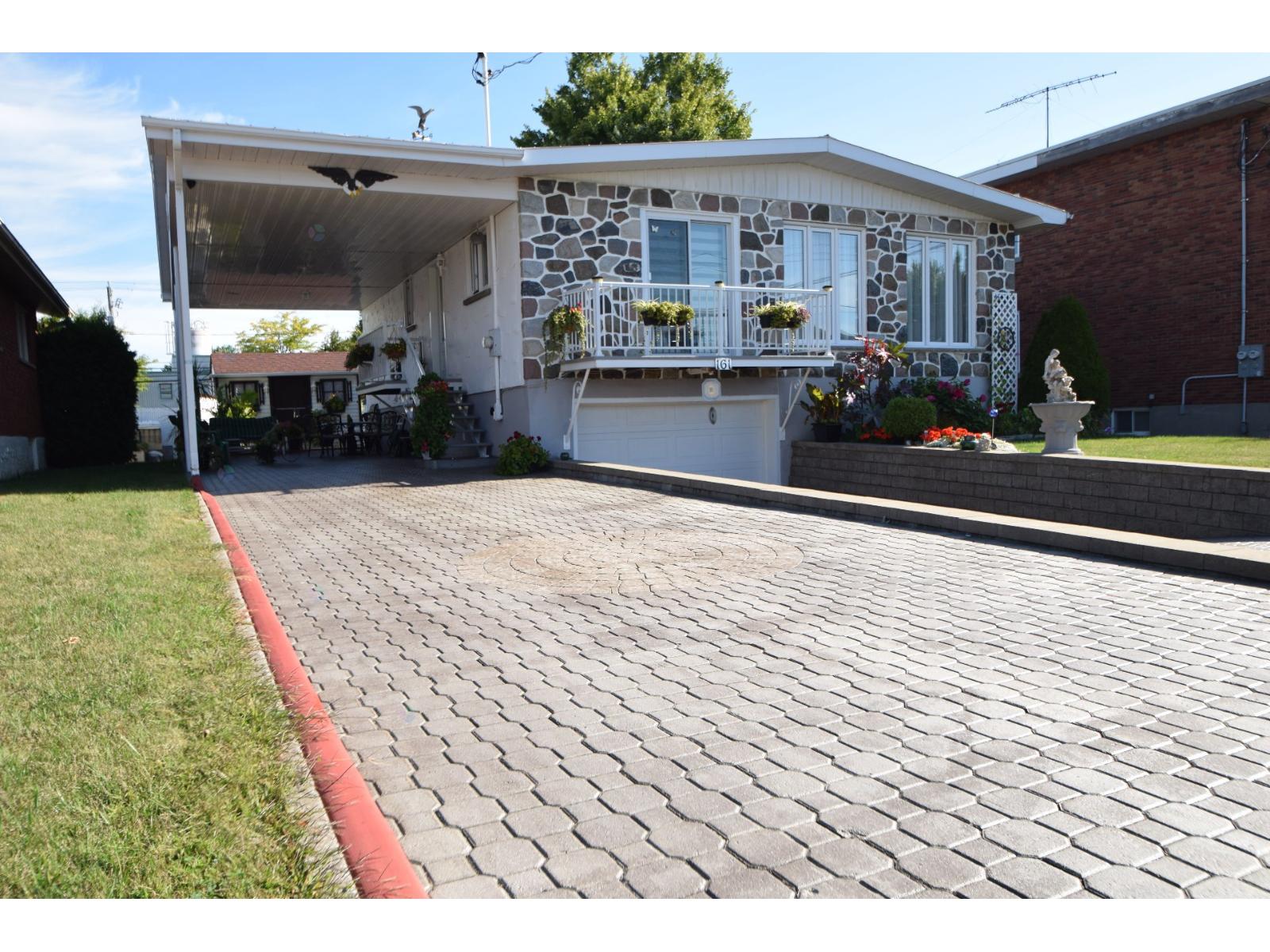 161 Rue Ste-anne Property Photo 3