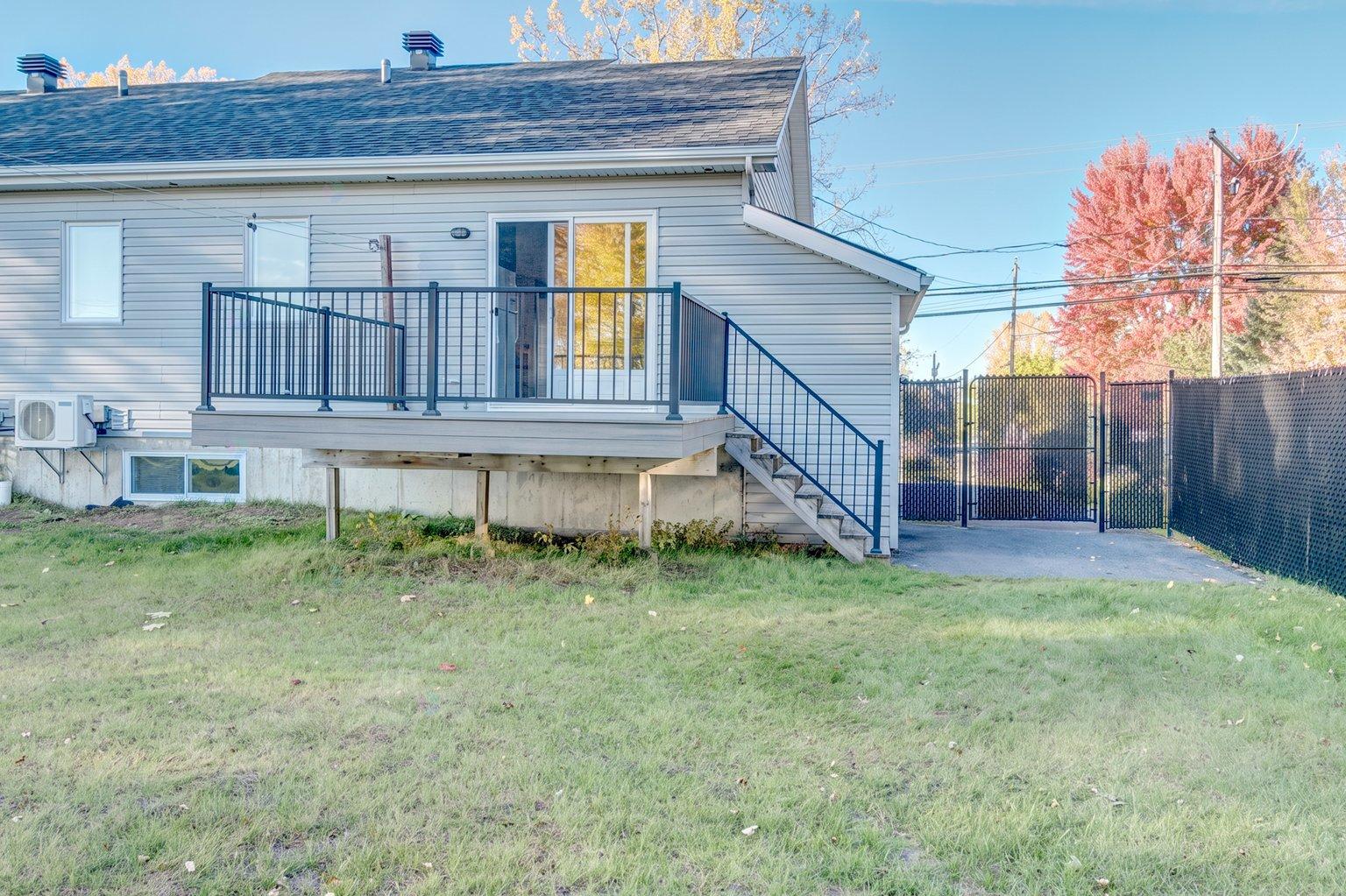 1330 Ch. Du Chenal-du-moine Property Photo 3