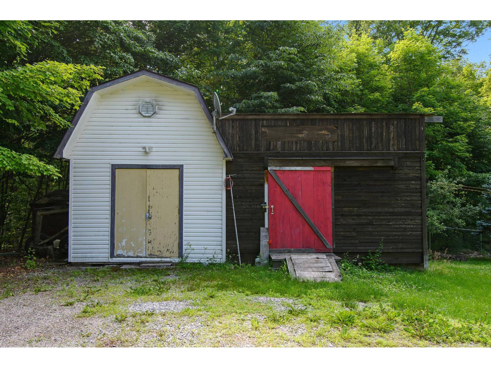40 Ch. De La Baie-des-canards Property Photo 19