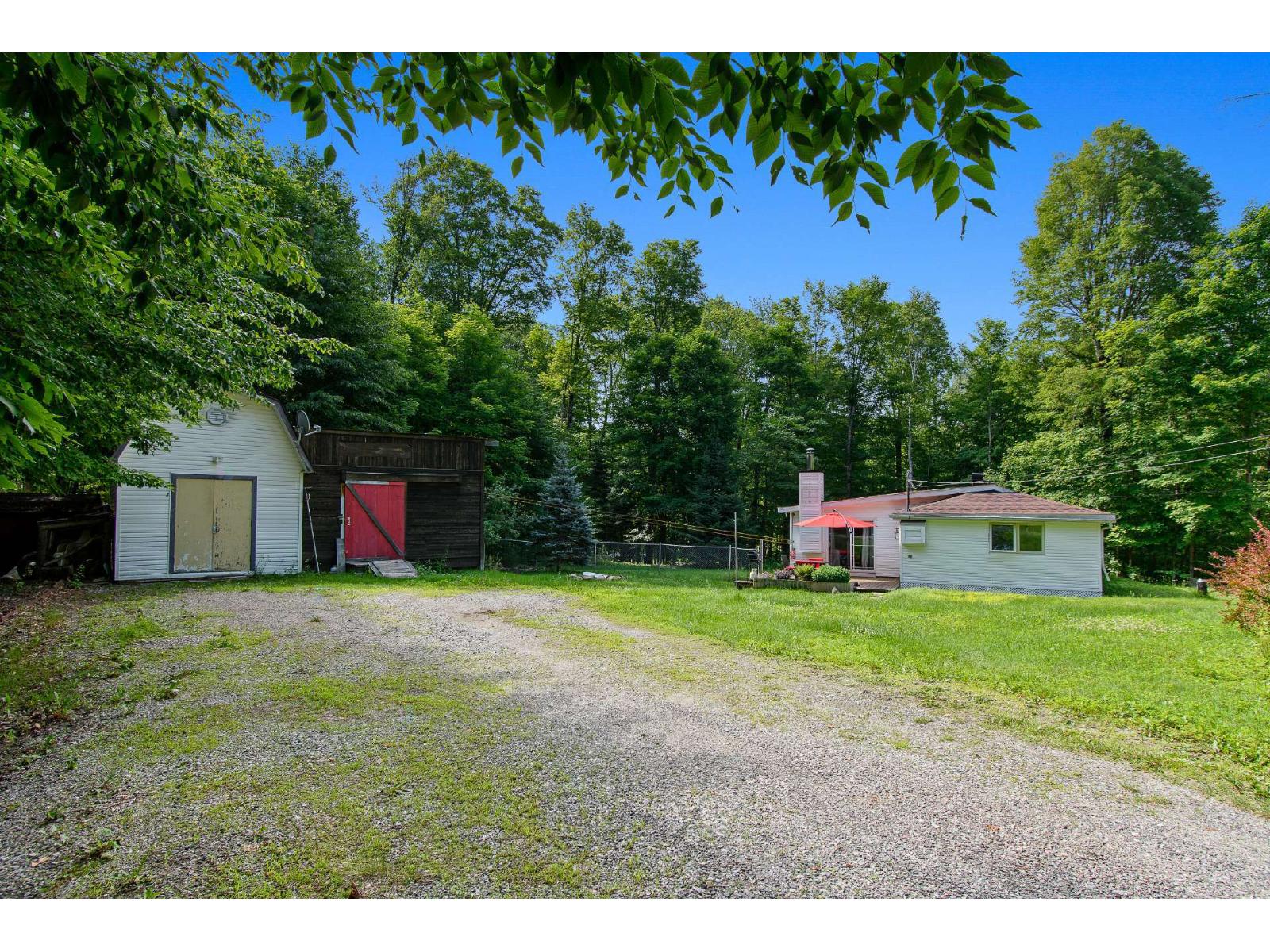 40 Ch. De La Baie-des-canards Property Photo 20