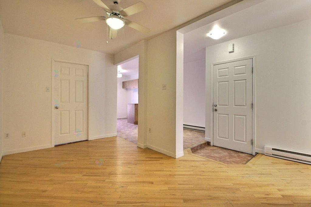 377-381 Rue Villeneuve E. Property Photo 6
