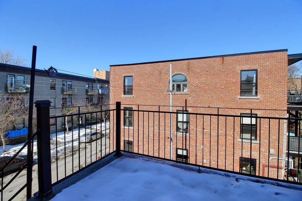 377-381 Rue Villeneuve E. Property Photo 14
