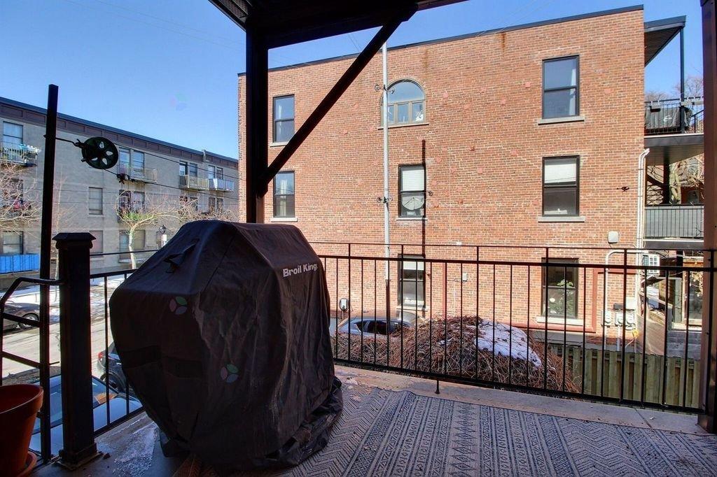 377-381 Rue Villeneuve E. Property Photo 23
