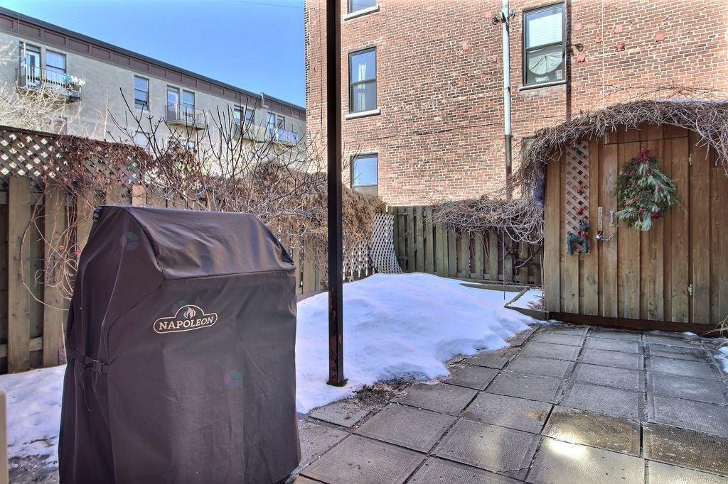 377-381 Rue Villeneuve E. Property Photo 33