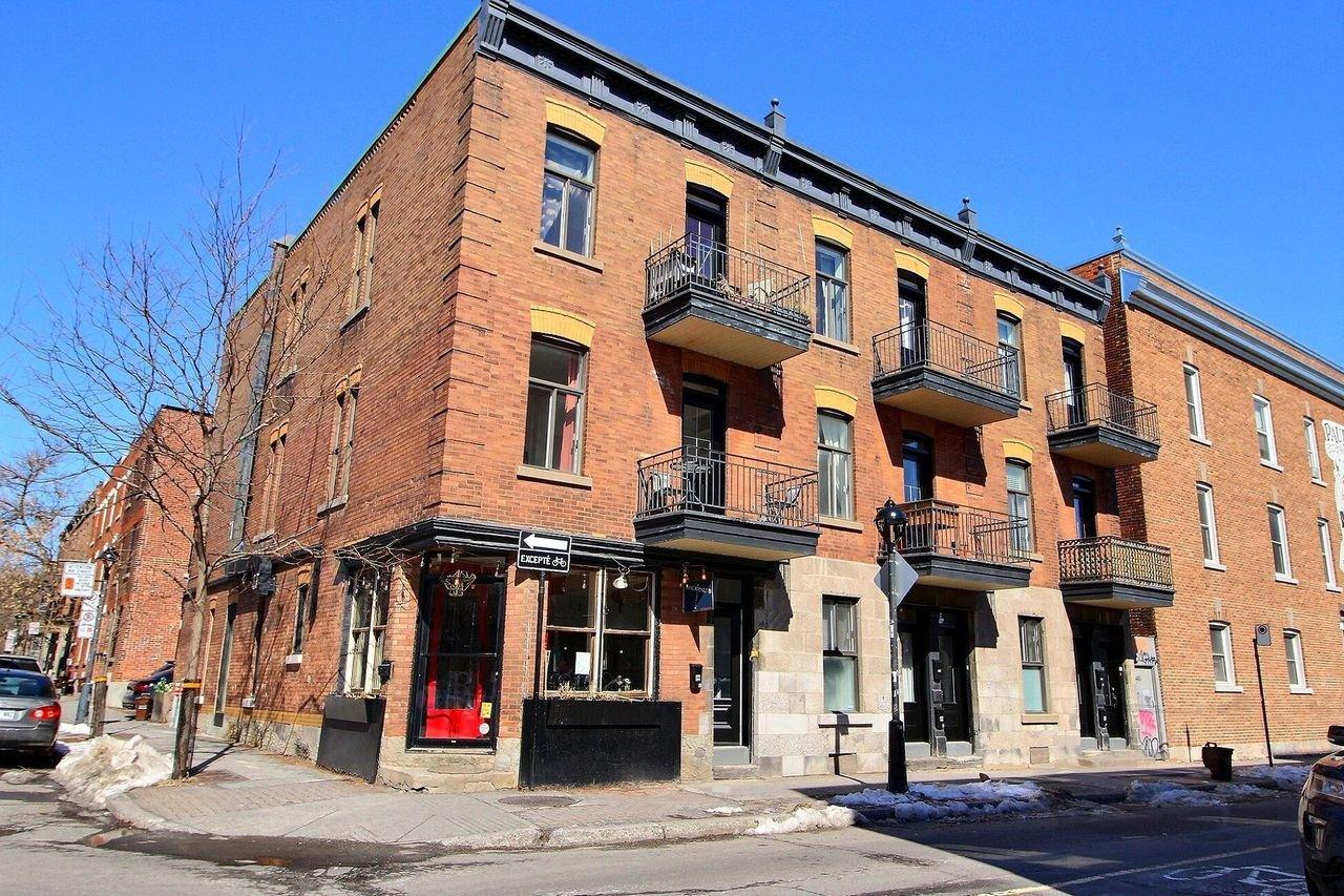 377-381 Rue Villeneuve E. Property Photo 34