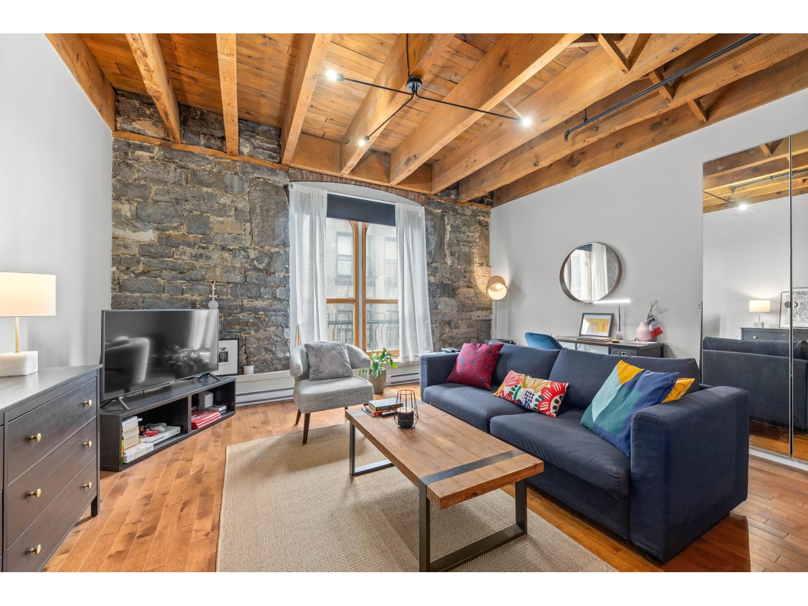 65 Rue St-Paul O., #214