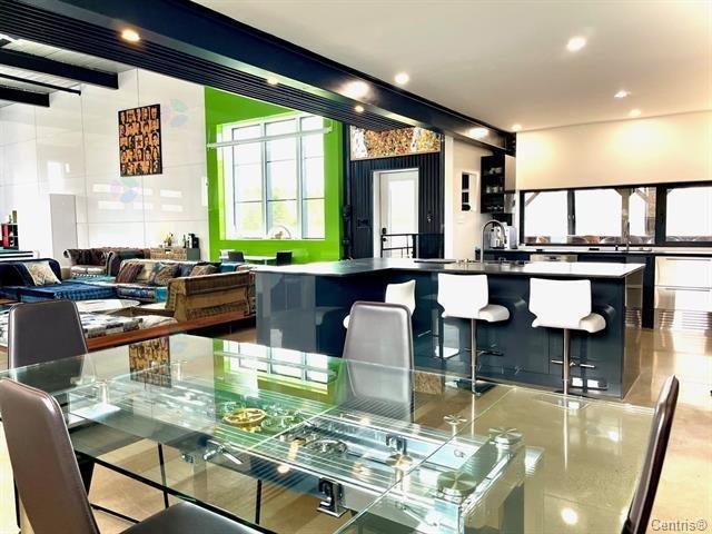 100z Rue Thibault S. Property Photo 2
