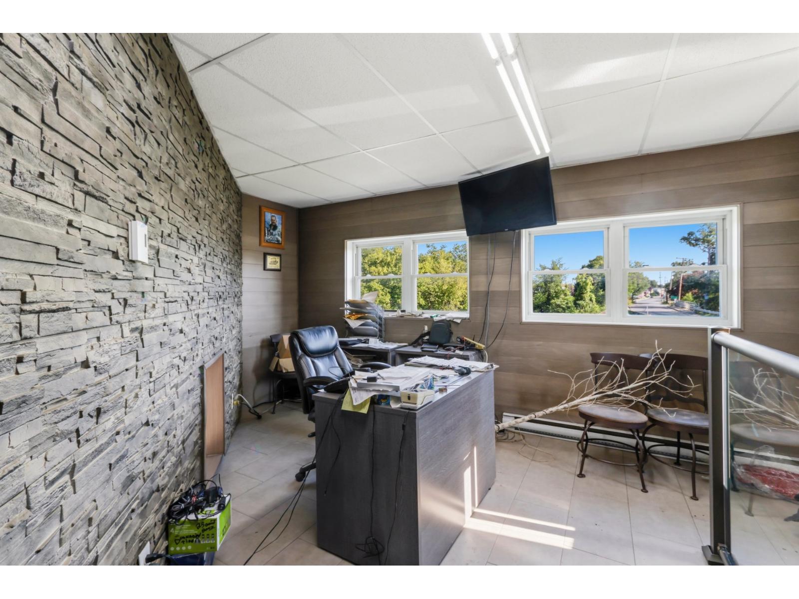 469 Rg Notre-dame Property Photo 6