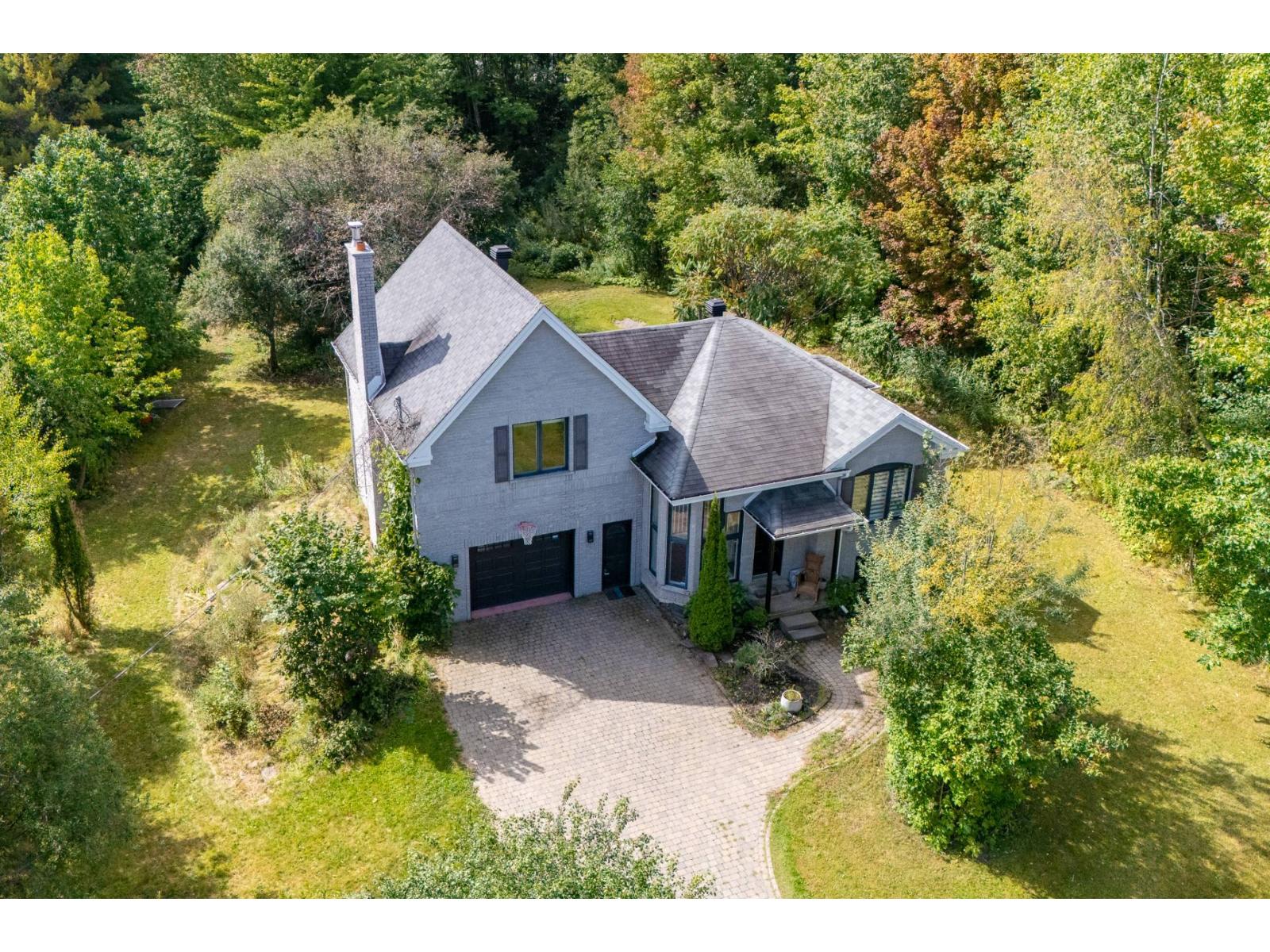 1006 Rue Pépin Property Photo 1