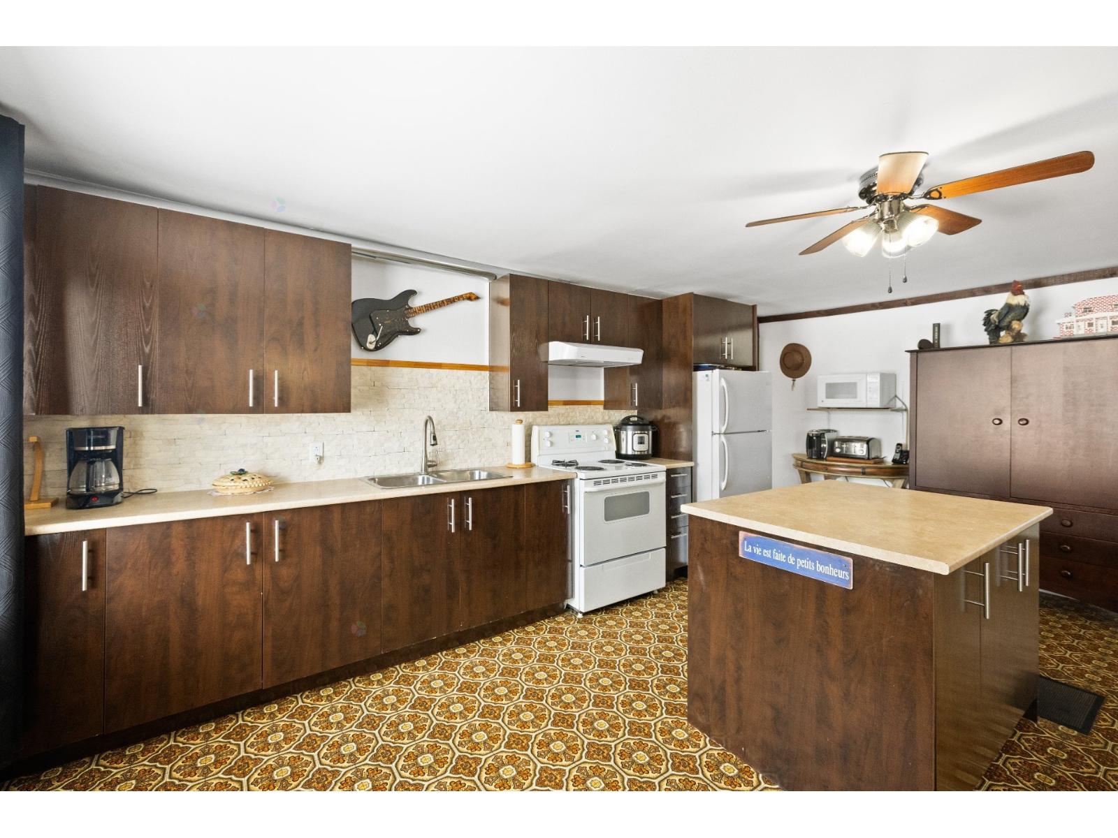 20 57e Avenue Property Photo 4