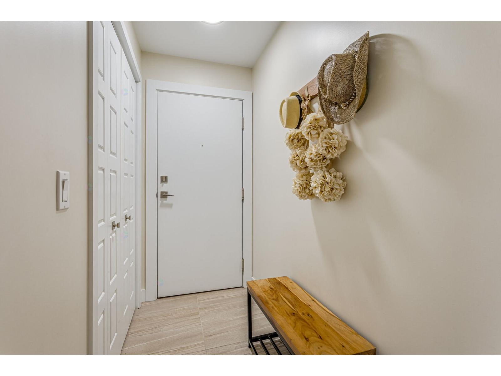 70 Rue Toe-blake, #206 Property Photo 2