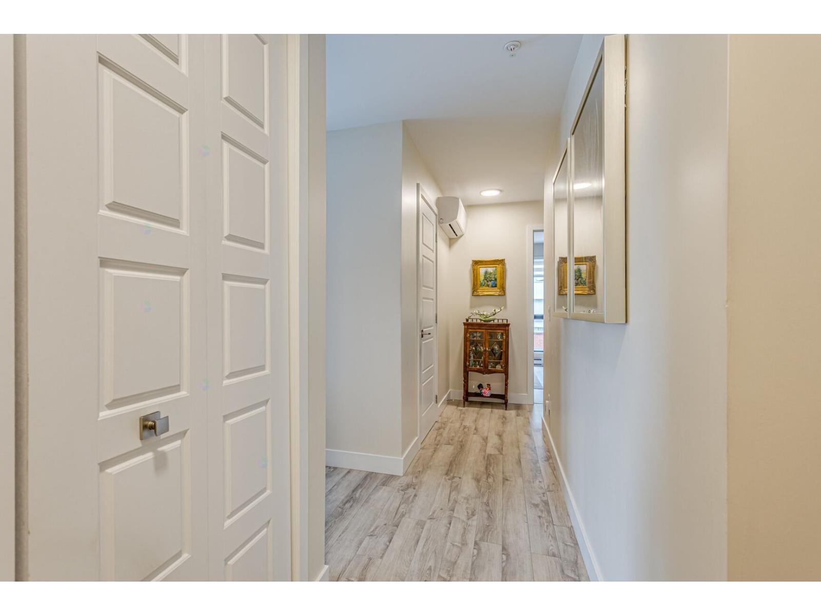 70 Rue Toe-blake, #206 Property Photo 3