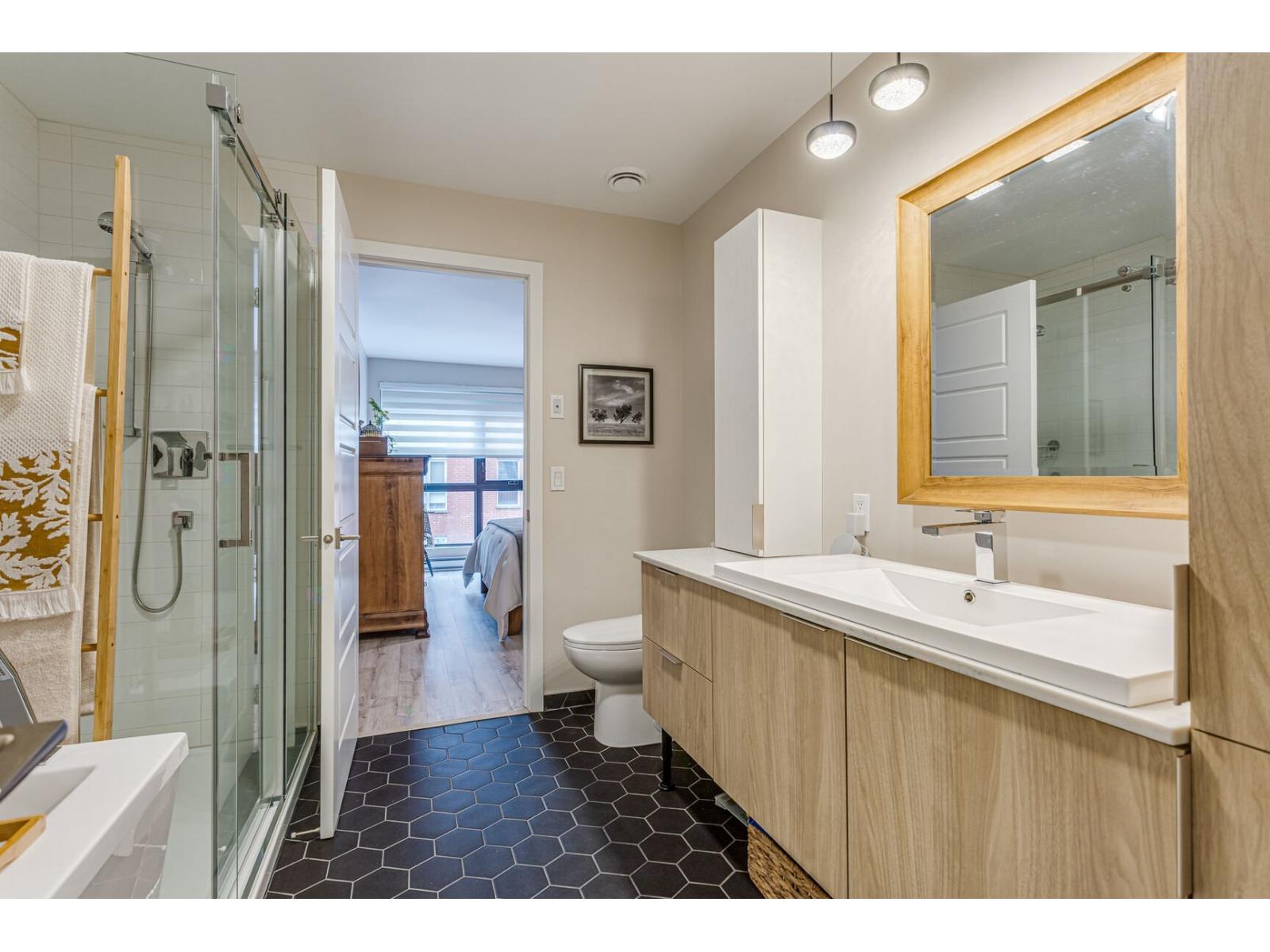 70 Rue Toe-blake, #206 Property Photo 4