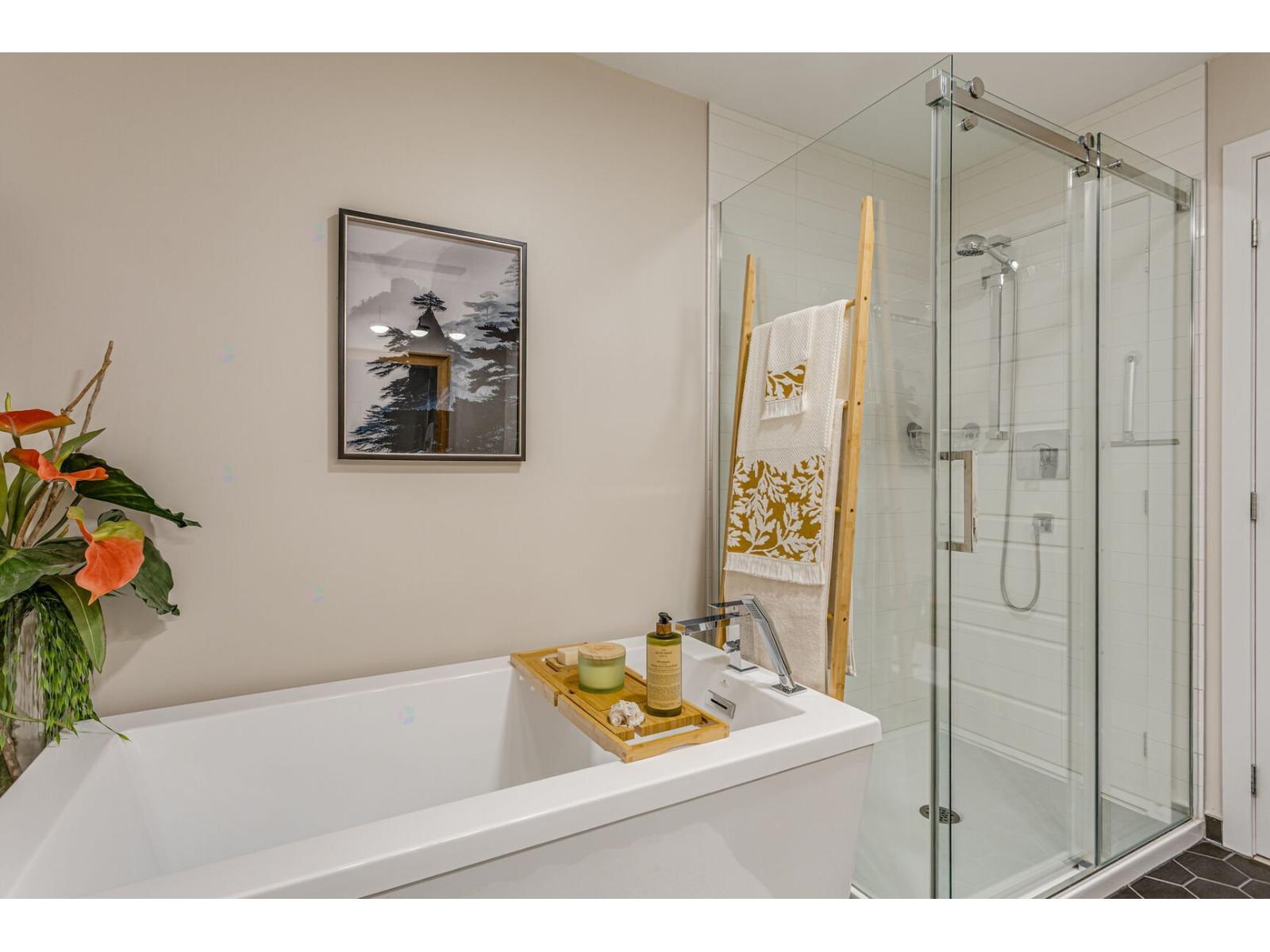70 Rue Toe-blake, #206 Property Photo 6
