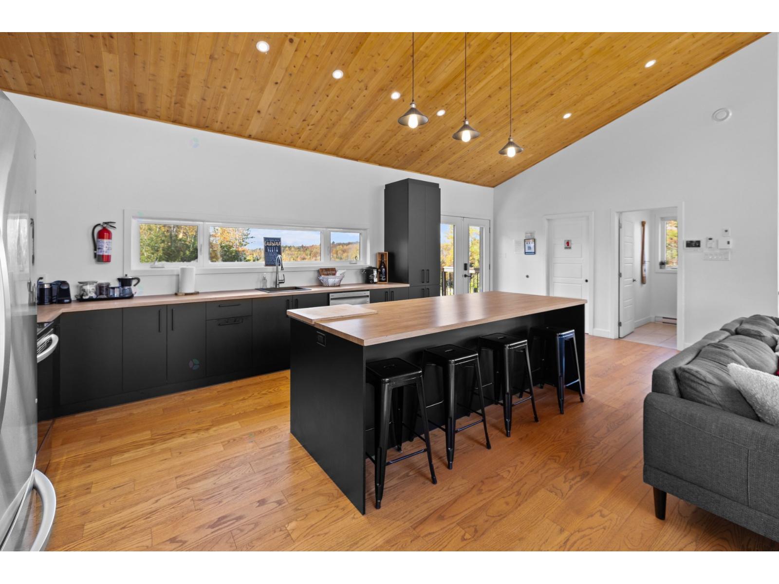 100 Rue Des Coteaux Property Photo 7