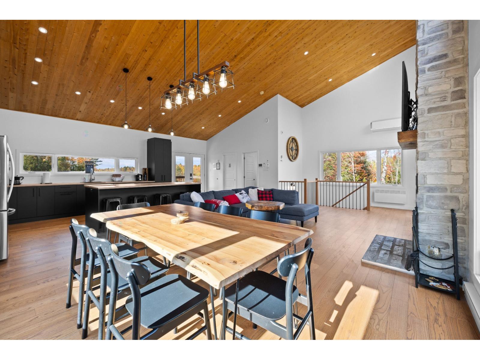 100 Rue Des Coteaux Property Photo 11