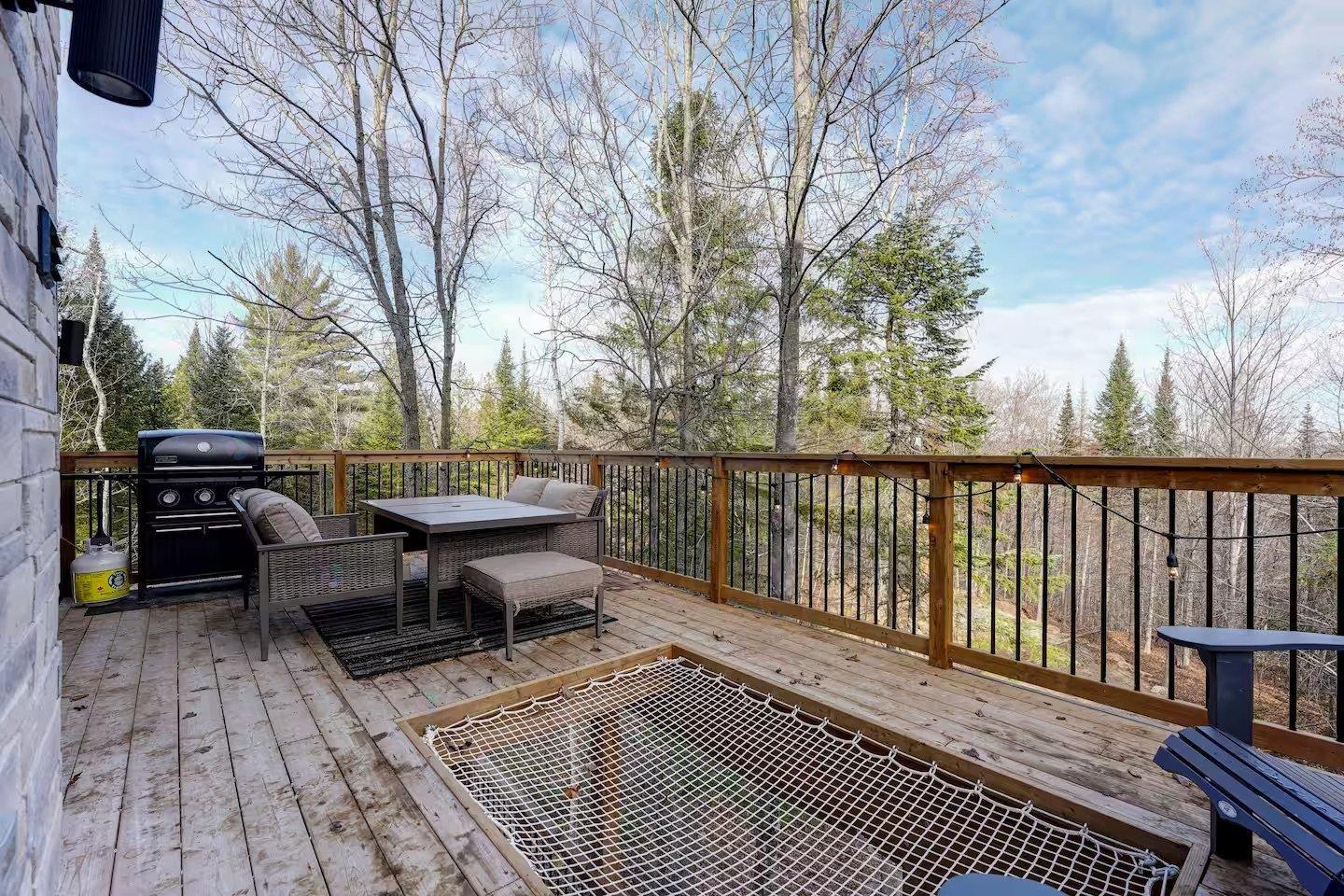 100 Rue Des Coteaux Property Photo 16