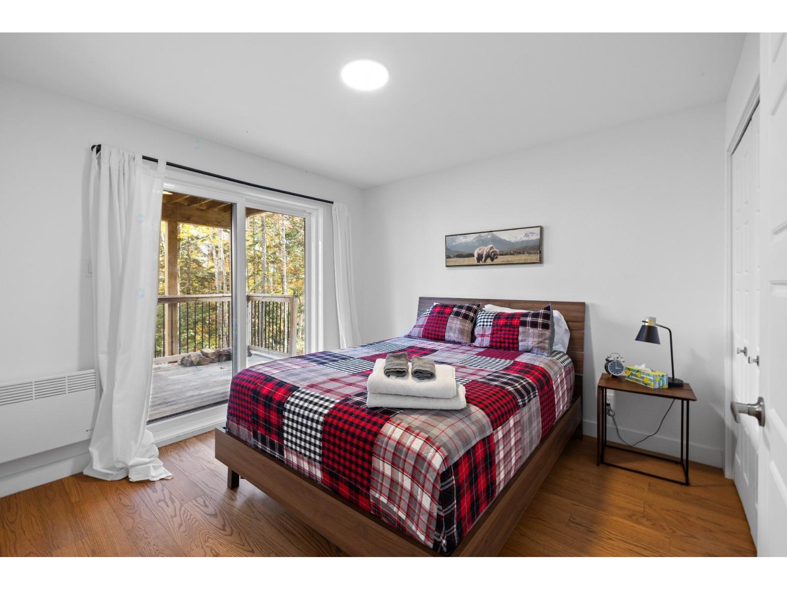 100 Rue Des Coteaux Property Photo 28