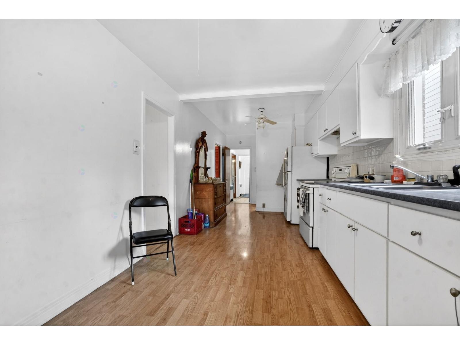 885 43e Avenue Property Photo 7