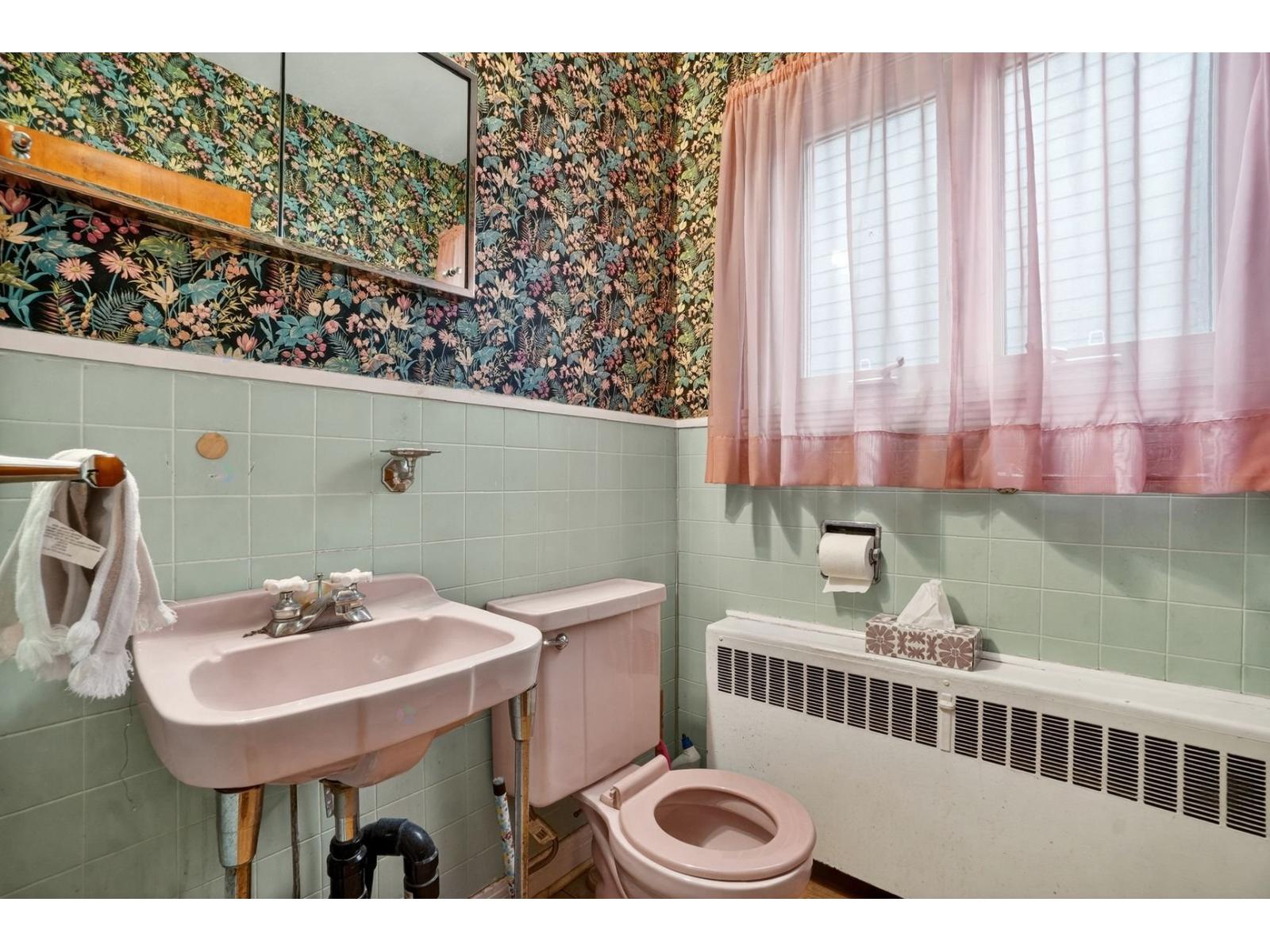 885 43e Avenue Property Photo 9