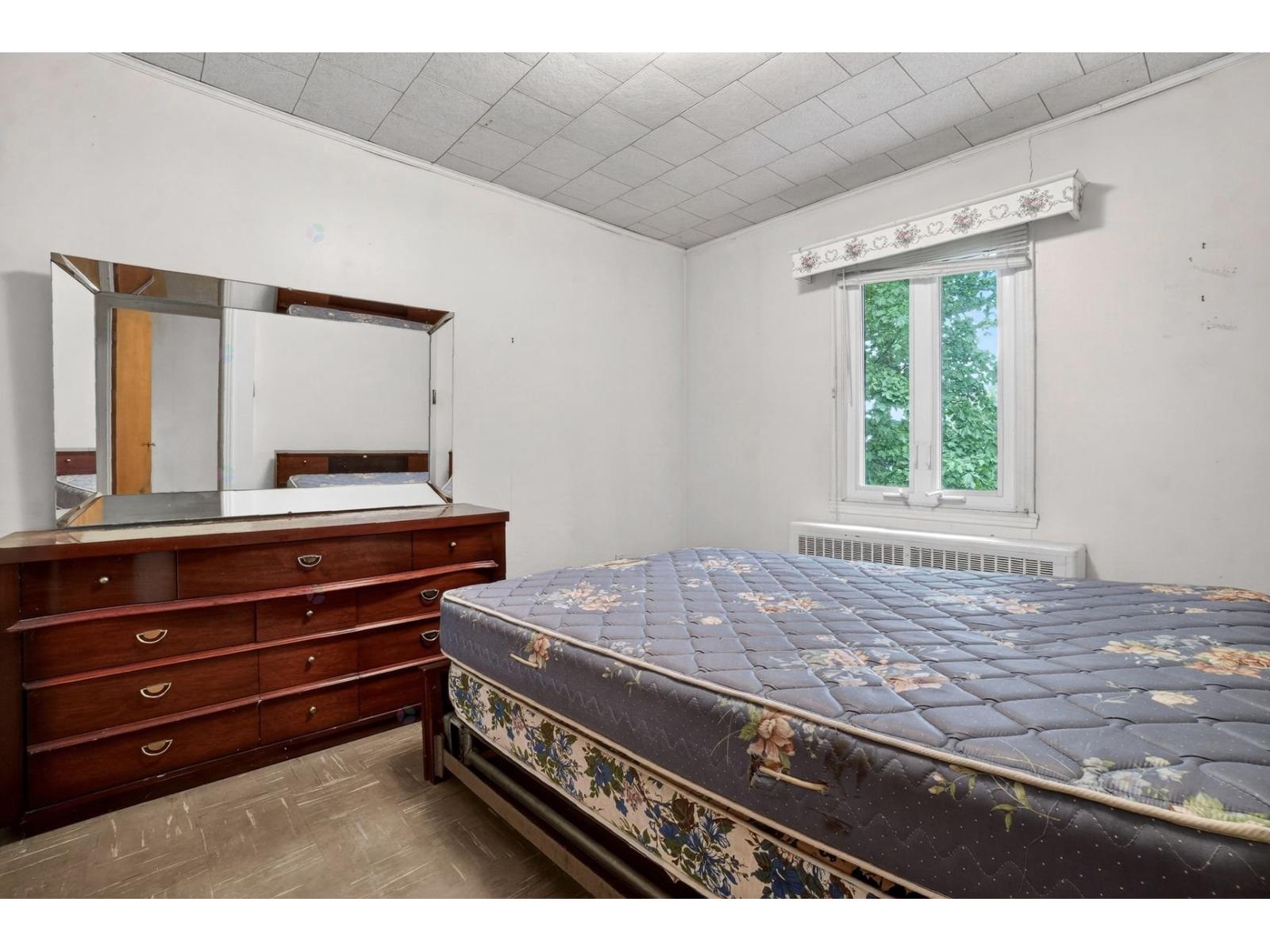 885 43e Avenue Property Photo 14