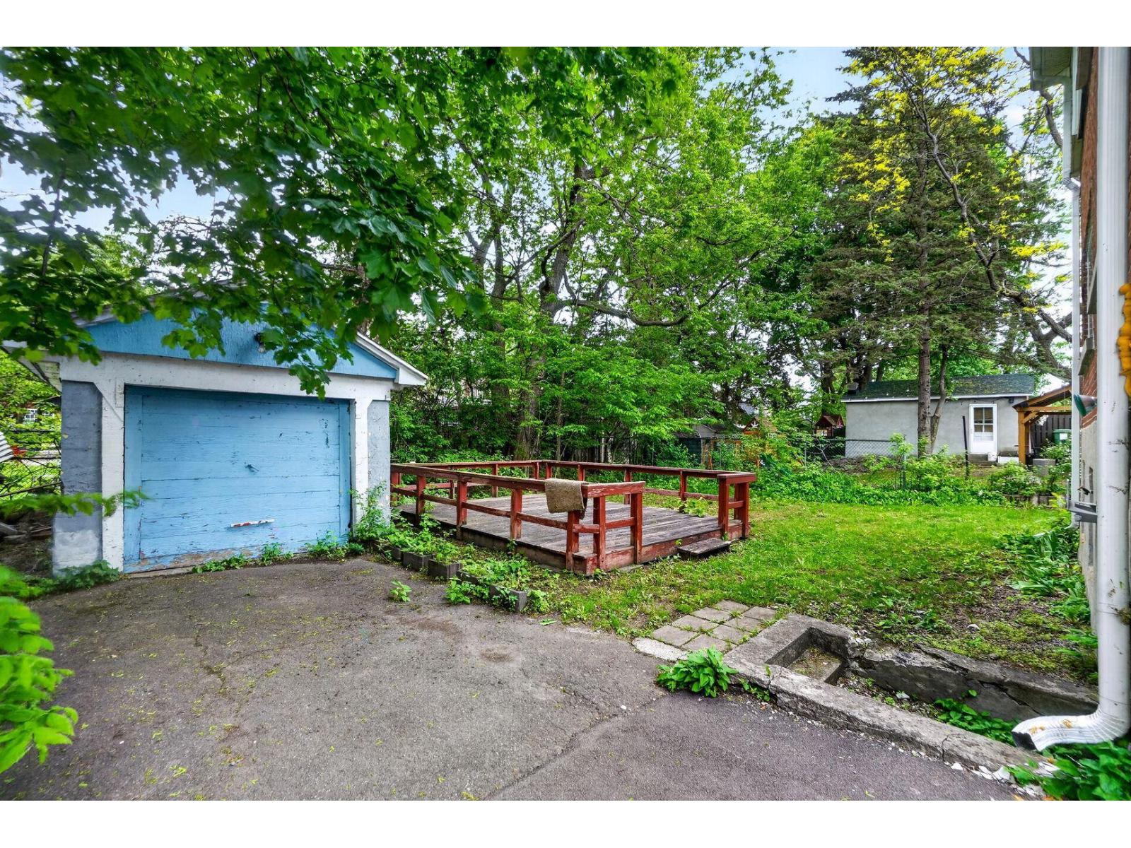 885 43e Avenue Property Photo 24