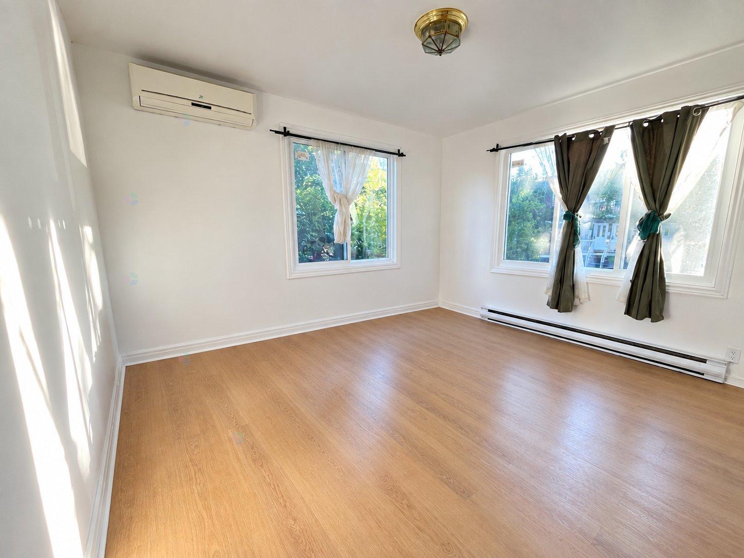 6860 Av. Lamont, #2#