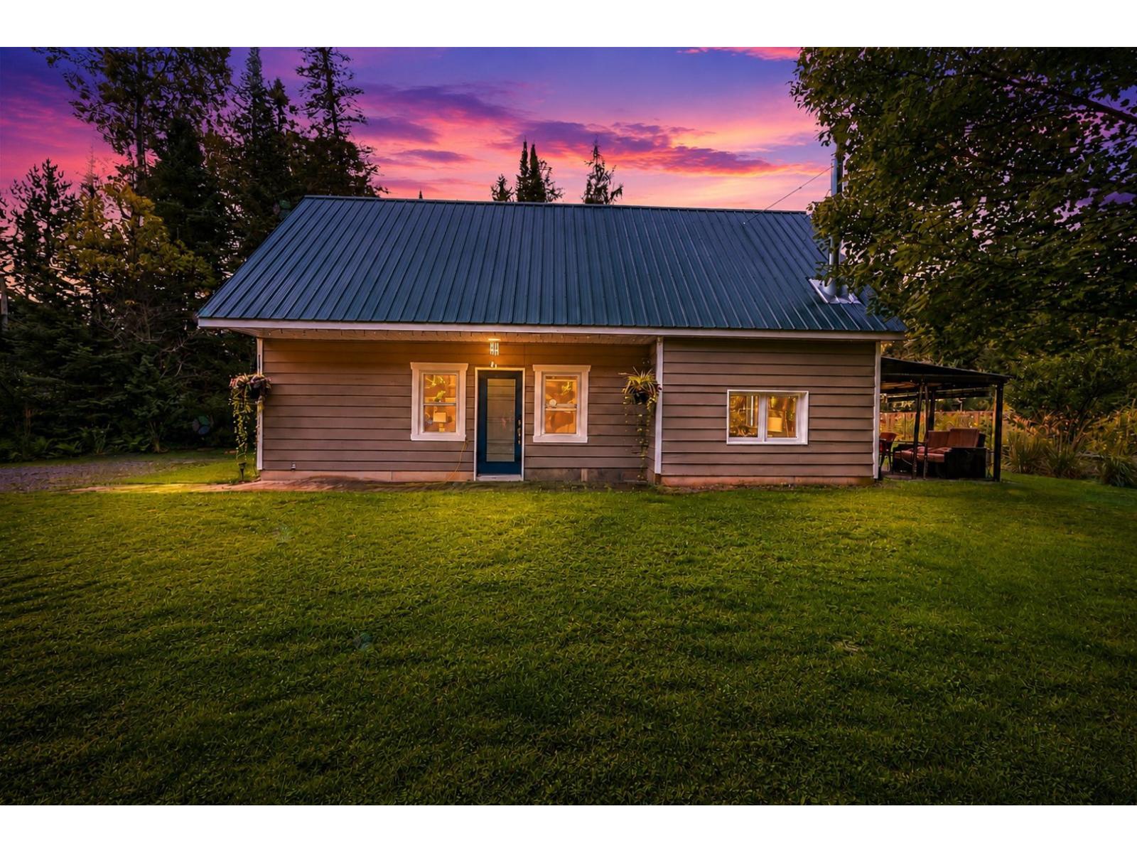2100 Ch. Du Domaine-guindon Property Photo 1
