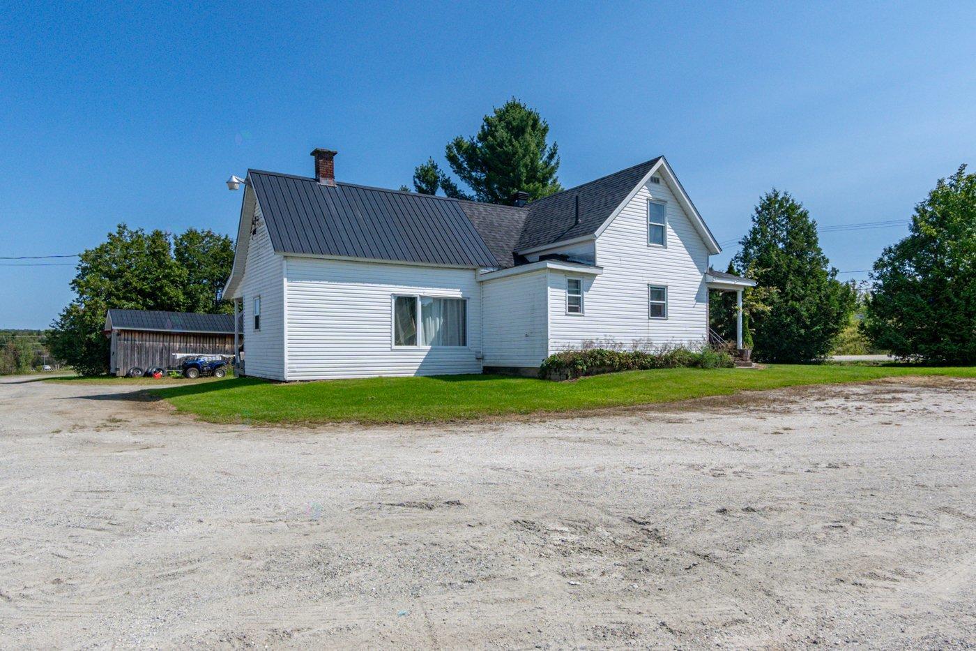 5771z Ch. De Ste-catherine Property Photo 8