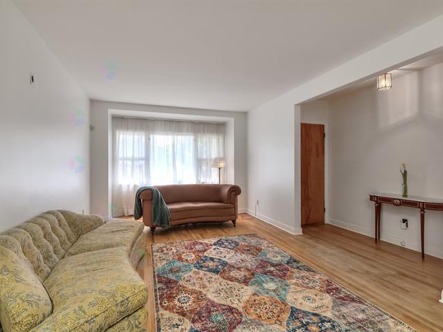 457 Av. Brock N. Property Photo 4