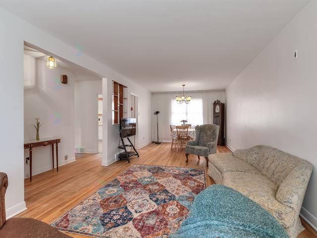 457 Av. Brock N. Property Photo 5