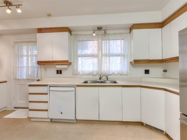 457 Av. Brock N. Property Photo 9