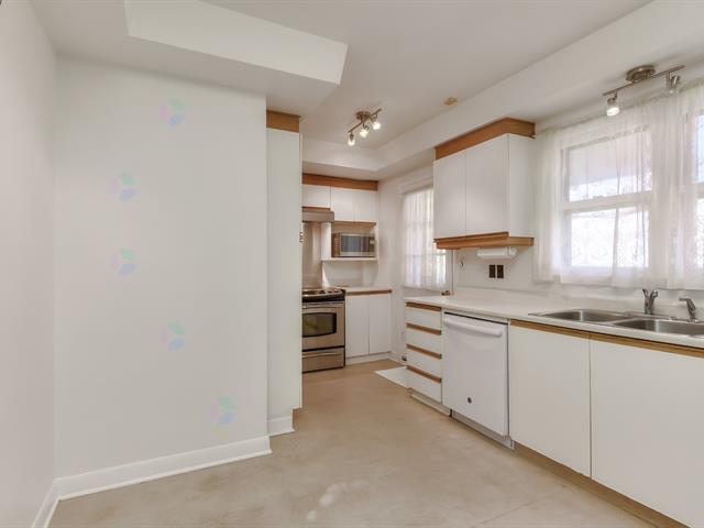 457 Av. Brock N. Property Photo 10