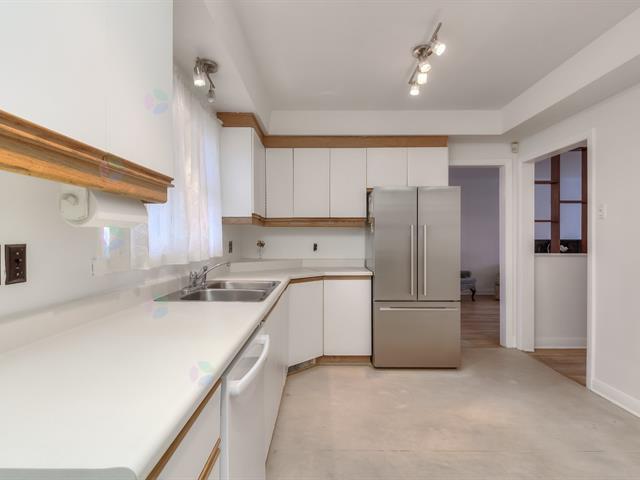 457 Av. Brock N. Property Photo 11