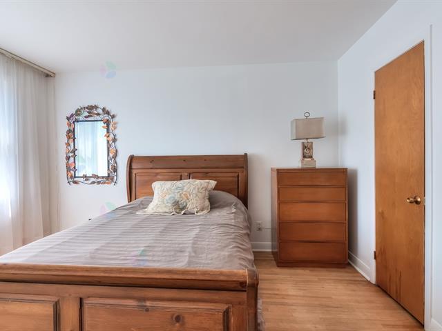 457 Av. Brock N. Property Photo 12