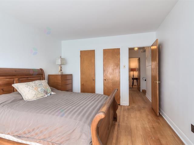 457 Av. Brock N. Property Photo 14