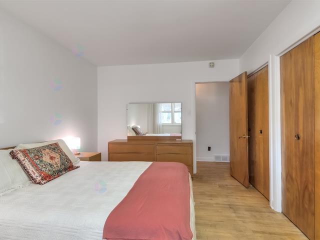 457 Av. Brock N. Property Photo 16