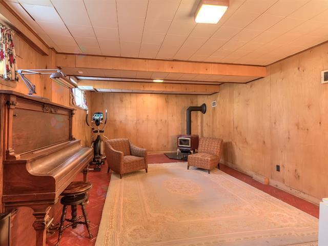 457 Av. Brock N. Property Photo 22